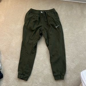 Nike sweatpants army green
